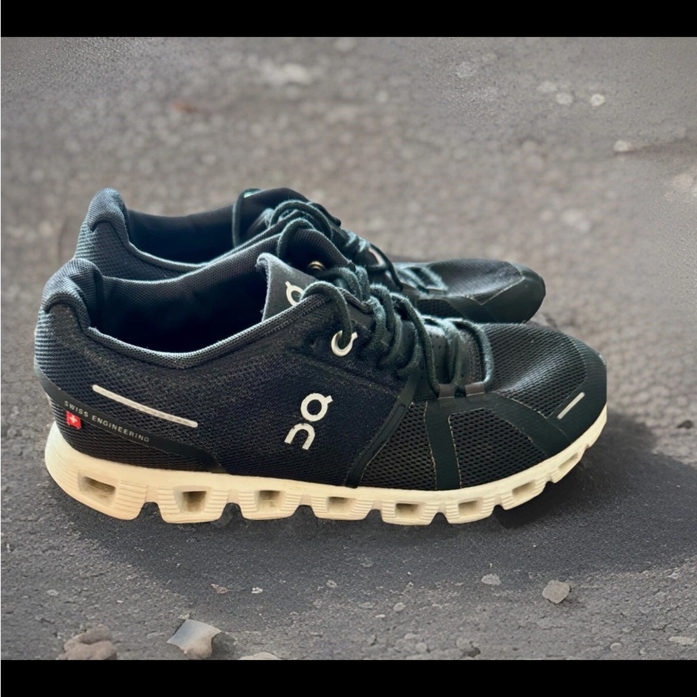Women’s On Cloud Explorer 59-9804 Running Shoes Sz 8 Blk & White VGUC